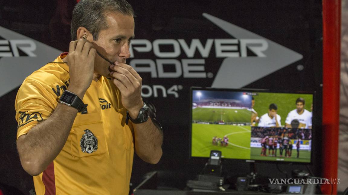 $!Directores técnicos y jugadores usan al VAR de pretexto, afirma Arturo Brizio