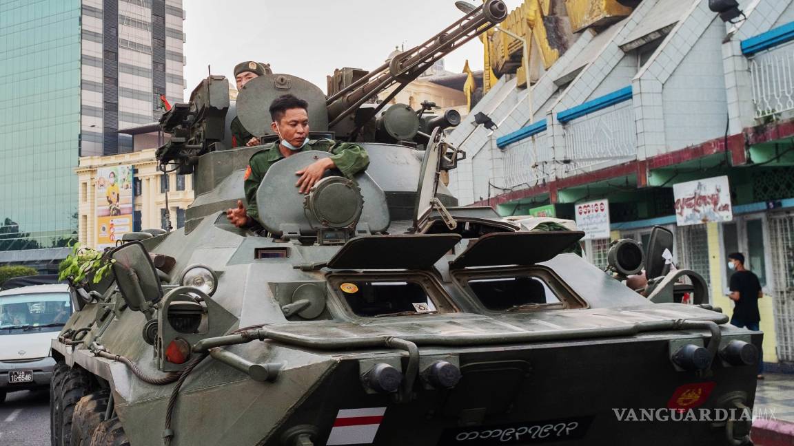 Despliegan tanques ante protestas en Birmania
