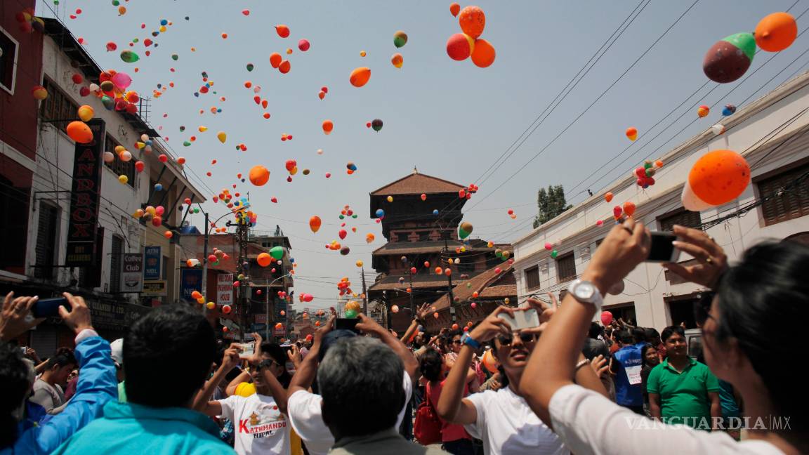 $!Nepal, a un año del sismo la gente recuerda la tragedia que dejó casi 9 mil muertos