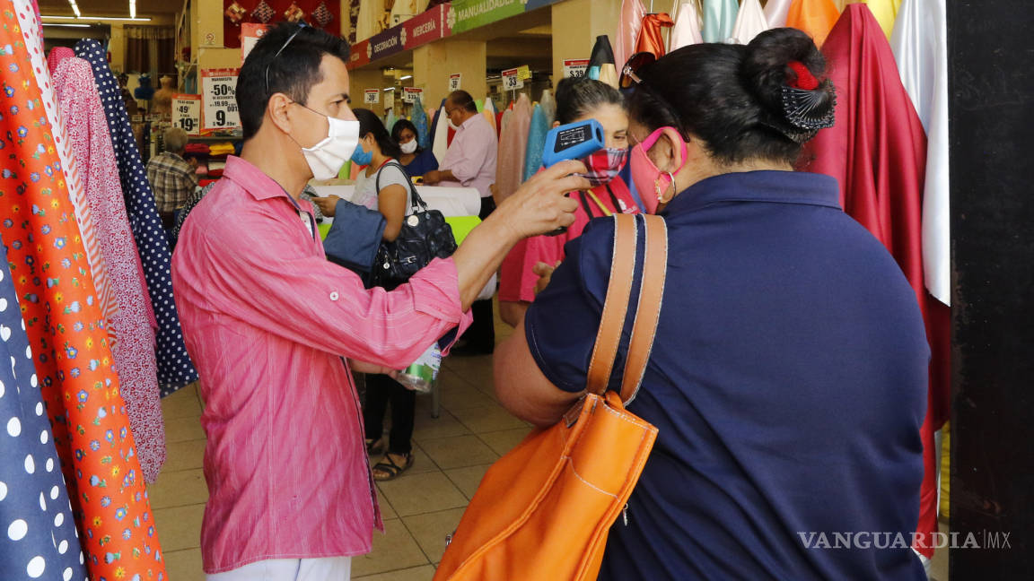 $!Comercios y calles de Saltillo lucen abarrotados en primer día de reactivación económica