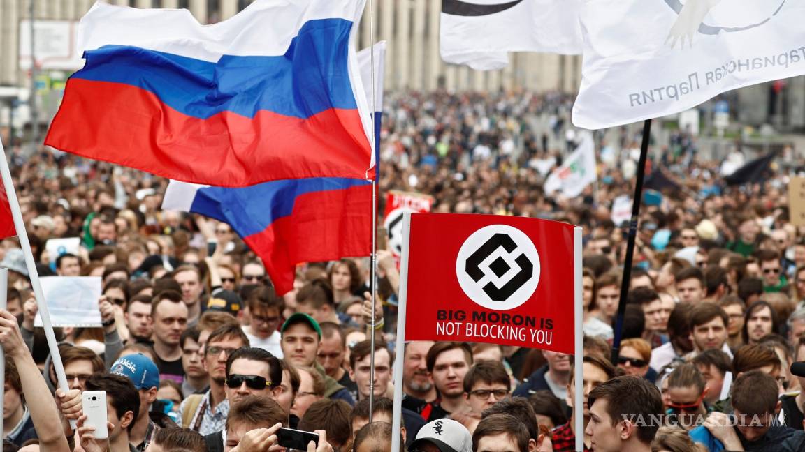 Miles de personas toman las calles de Moscú, protestan por la libertad de internet