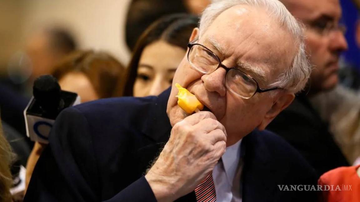 $!Sin duda uno de los multimillonarios más reconocido es Warren Buffett, quien fuera aún más rico si no fuera por las grandes donaciones que realiza.