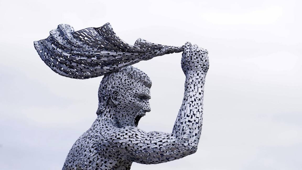 $!Una estatua de la leyenda del Manchester City Club, el argentino Sergio Agüero, diseñada por el escultor Andy Scott fuera del Etihad Stadium.