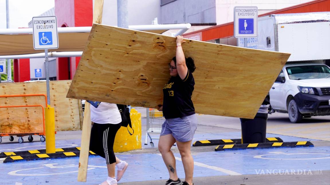 Ante riesgo por huracán ‘Beryl’, empiezan a hacer evacuaciones en Quintana Roo