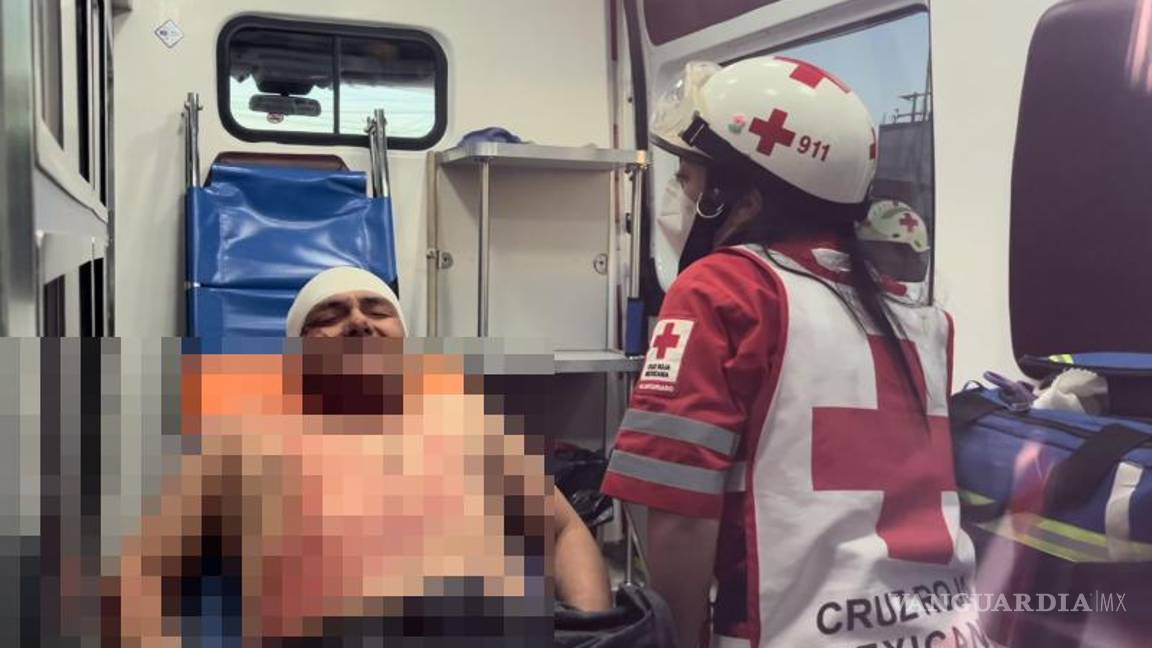 $!Miguel Eduardo N., de 45 años, fue trasladado al Hospital General luego de ser brutalmente golpeado por sus vecinos.