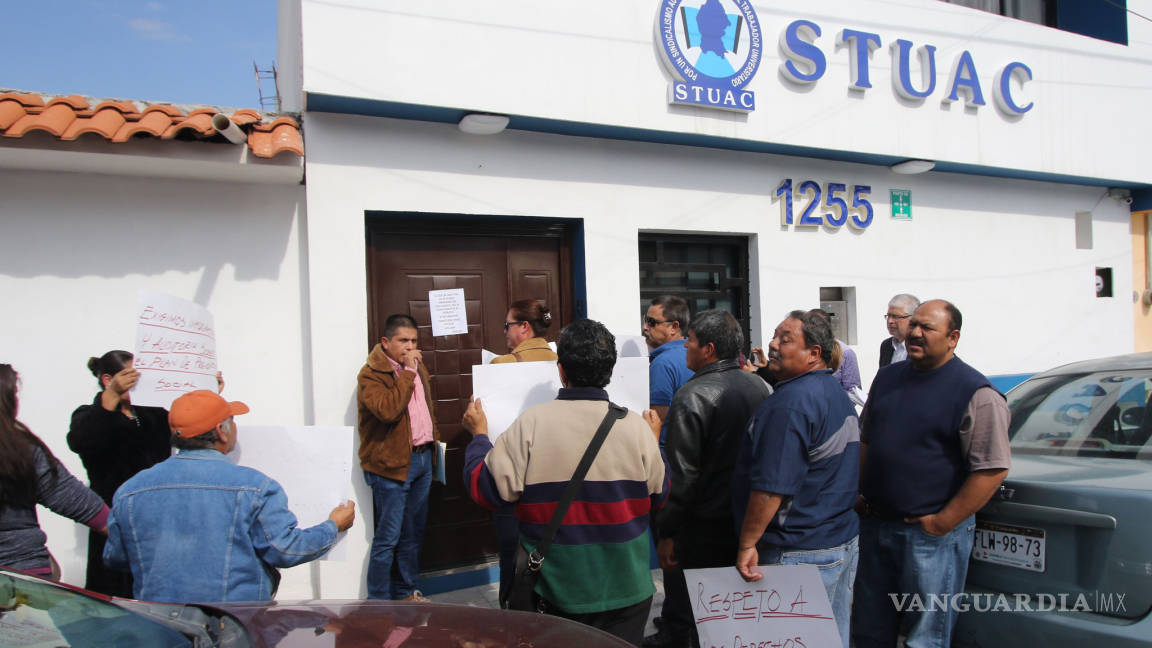 En Saltillo, revientan trabajadores del STUAC asamblea sindical para exigir la destitución de la dirigente Lucy Saucedo