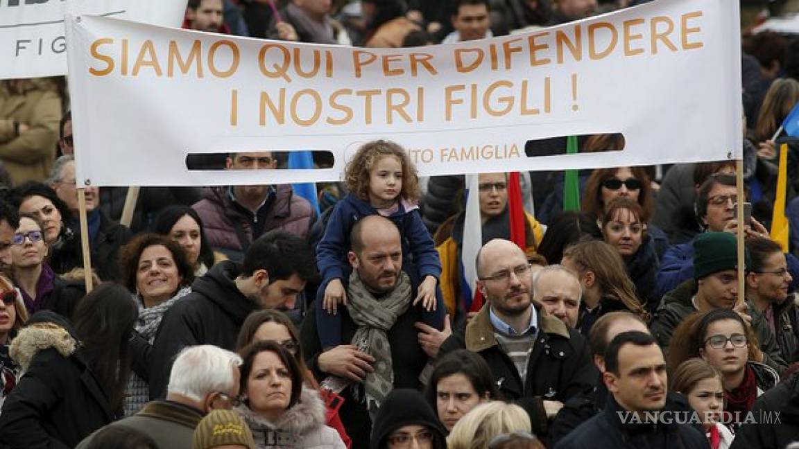 Miles de personas se movilizan en Roma contra uniones homosexuales