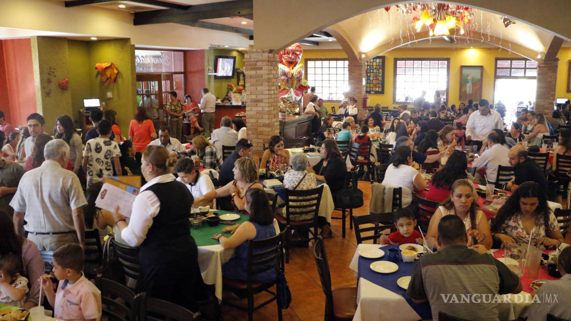 Abarrotados los restaurantes de Saltillo por festejo del Día de las Madres