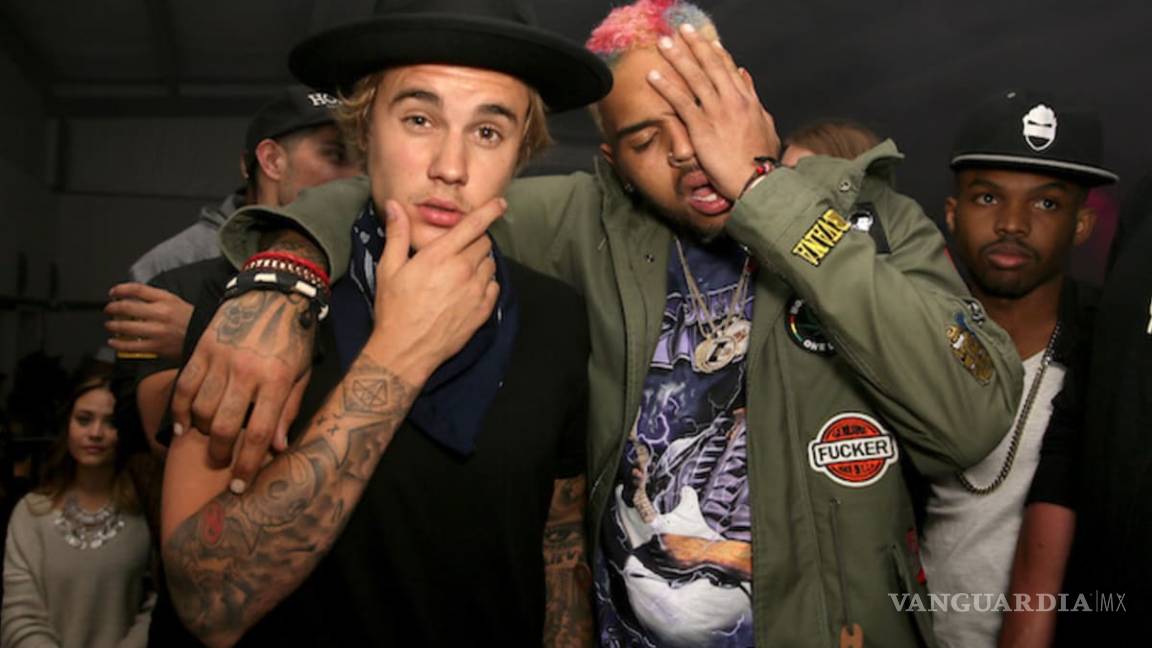 Justin Bieber y Chris Brown; Lo defiende por golpiza a Rihanna