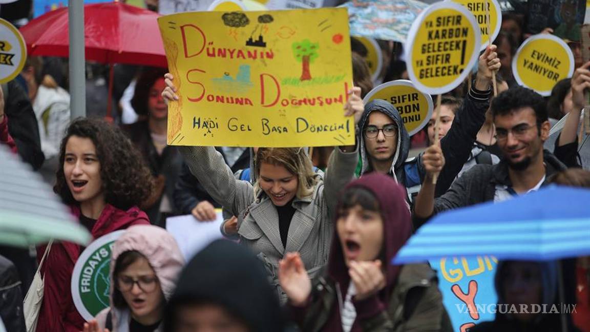 $!"Huelga Global Climática" convoca a miles de jóvenes en el mundo, mira éstas imágenes