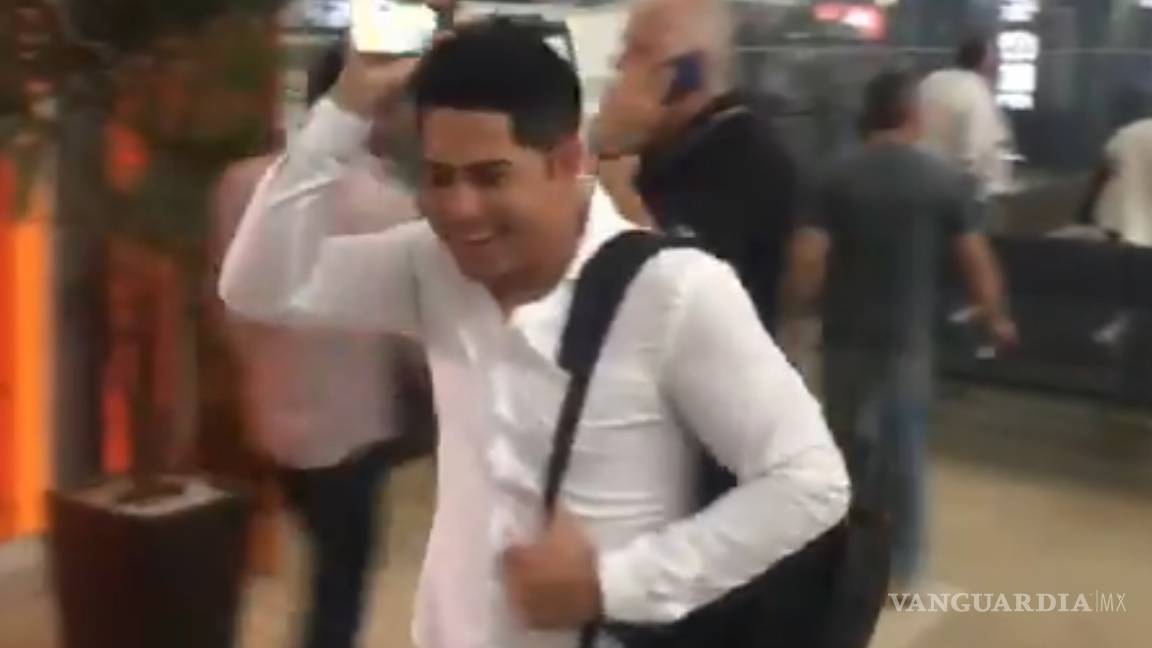 Ya llegaron los Padres a Monterrey y captan al toletero mexicano Christian Villanueva en el aeropuerto
