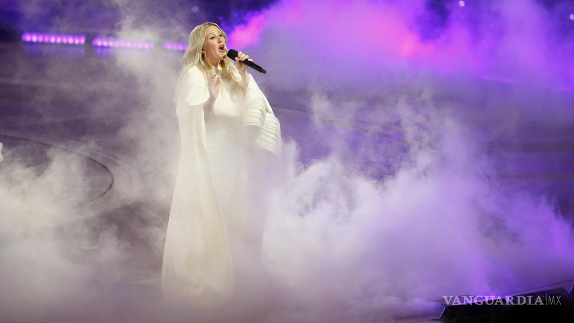 $!La cantante inglesa Ellie Goulding se presenta en el centro de espectáculos de Al Wasl Plaza en el sitio de la EXPO durante la ceremonia de apertura oficial de la EXPO 2020, Dubai, Emiratos Árabes Unidos. EFE/EPA/Ali Haider