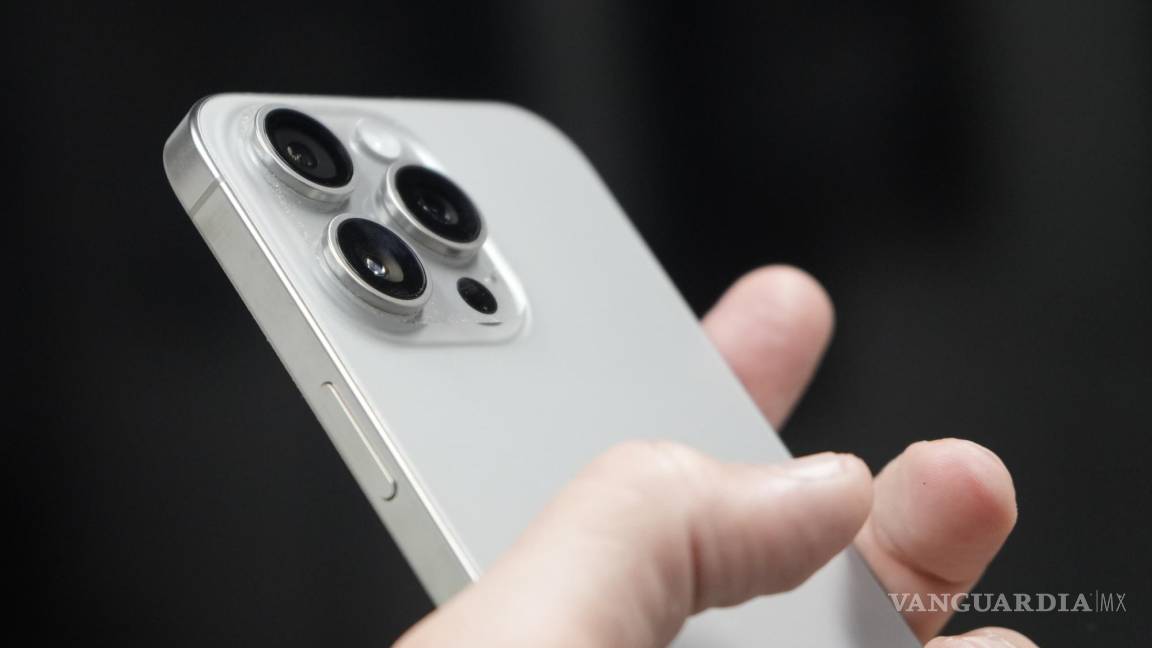 Apple admite que el iPhone 15 Pro se sobrecalienta, la razón es el iOS