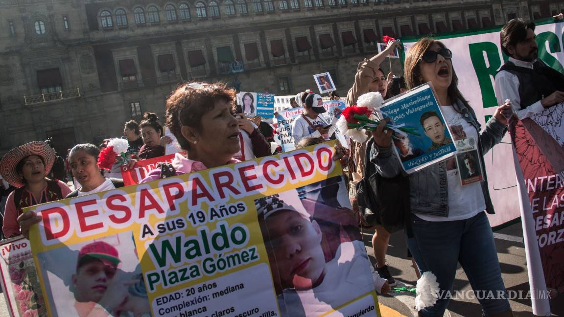 $!Protestan por sus desparecidos frente al Palacio Nacional (fotogalería)
