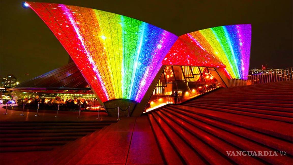 Ópera de Sídney se iluminó con los colores del arcoíris