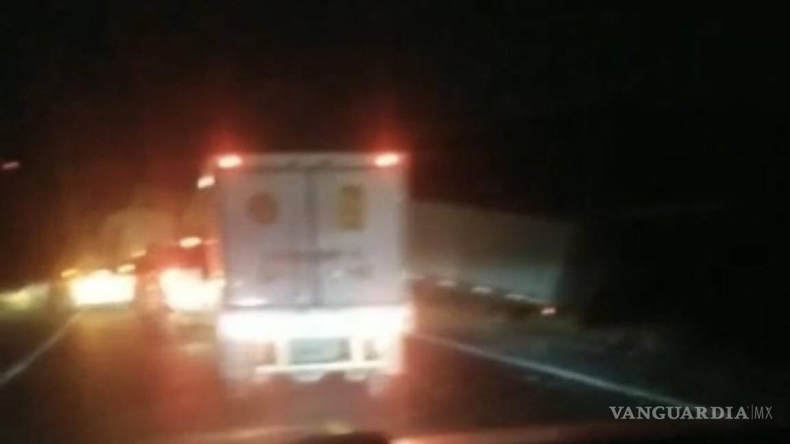 Tráiler bloquea carretera Saltillo-Monclova