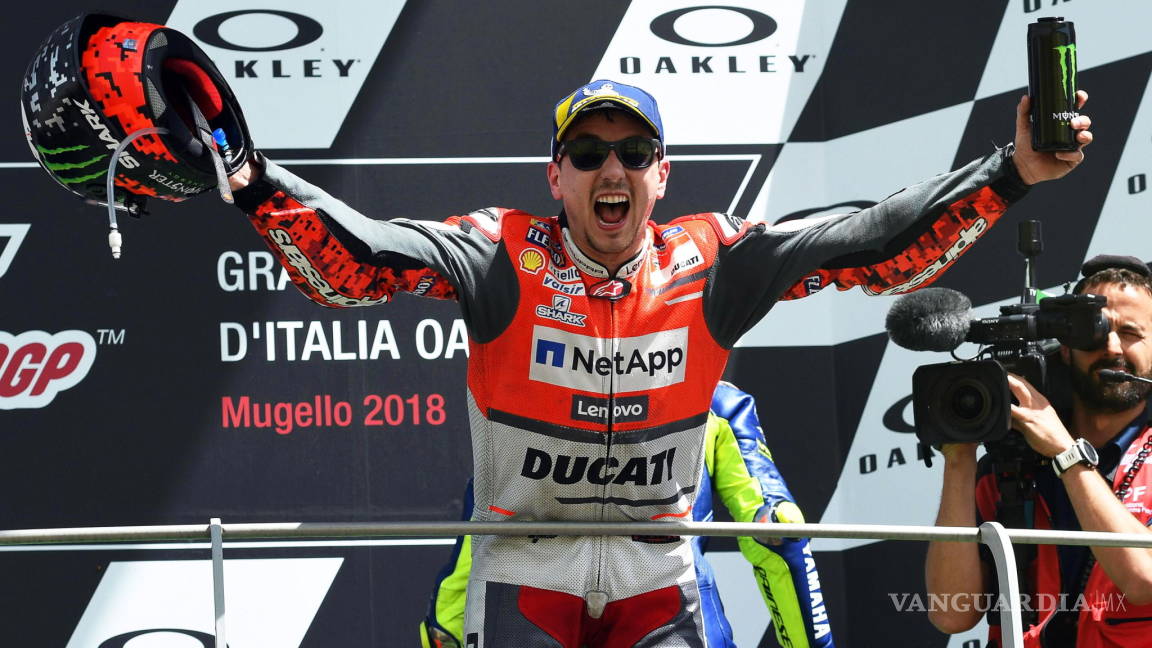 El español Jorge Lorenzo sorprende y vence a Valentino Rossi y Marc Márquez para llevarse el GP de Italia