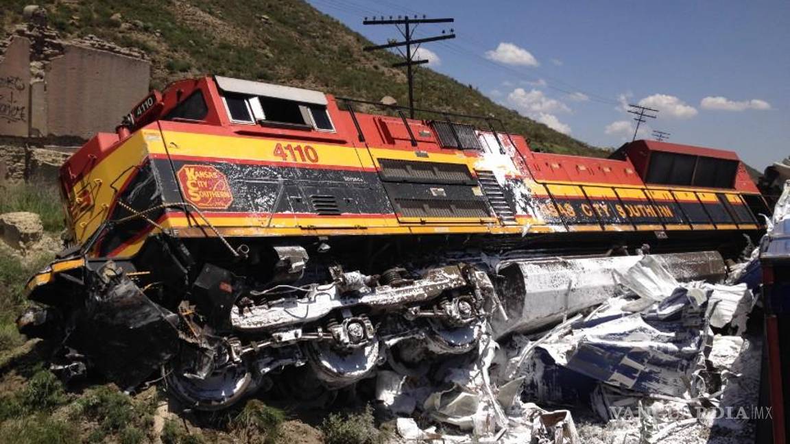 Choca y descarrila tren en Saltillo