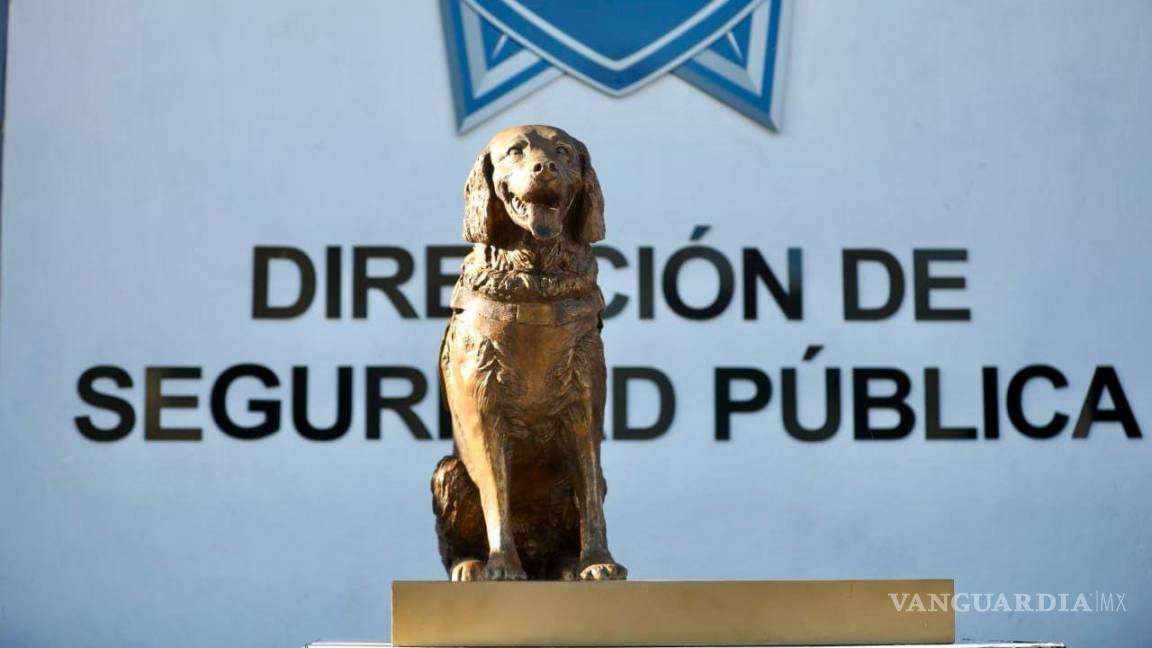 Con agradecimiento y amor, develan estatua de ‘Sky’; destacan labor de binomios caninos en Saltillo