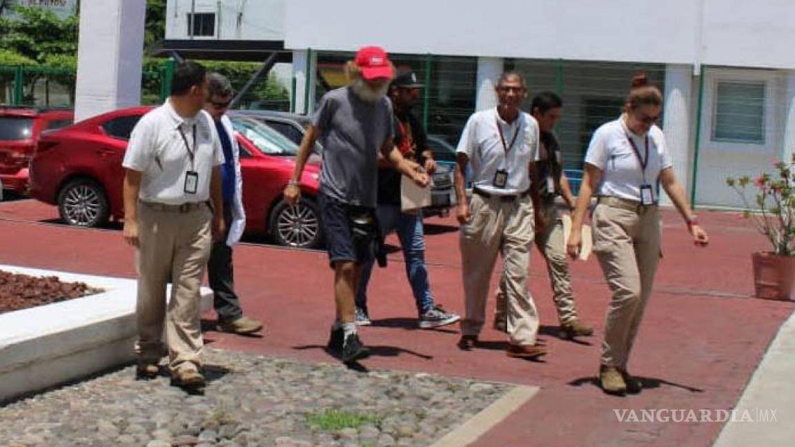 $!El Instituto Nacional de Migración (INM) auxilia a la persona de nacionalidad australiana de nombre Timothy Lyndsay Shaddock.