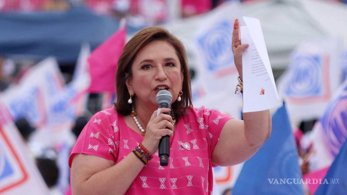 Xóchitl Gálvez, candidata presidencial, firmó pacto de sangre para mantener programas sociales