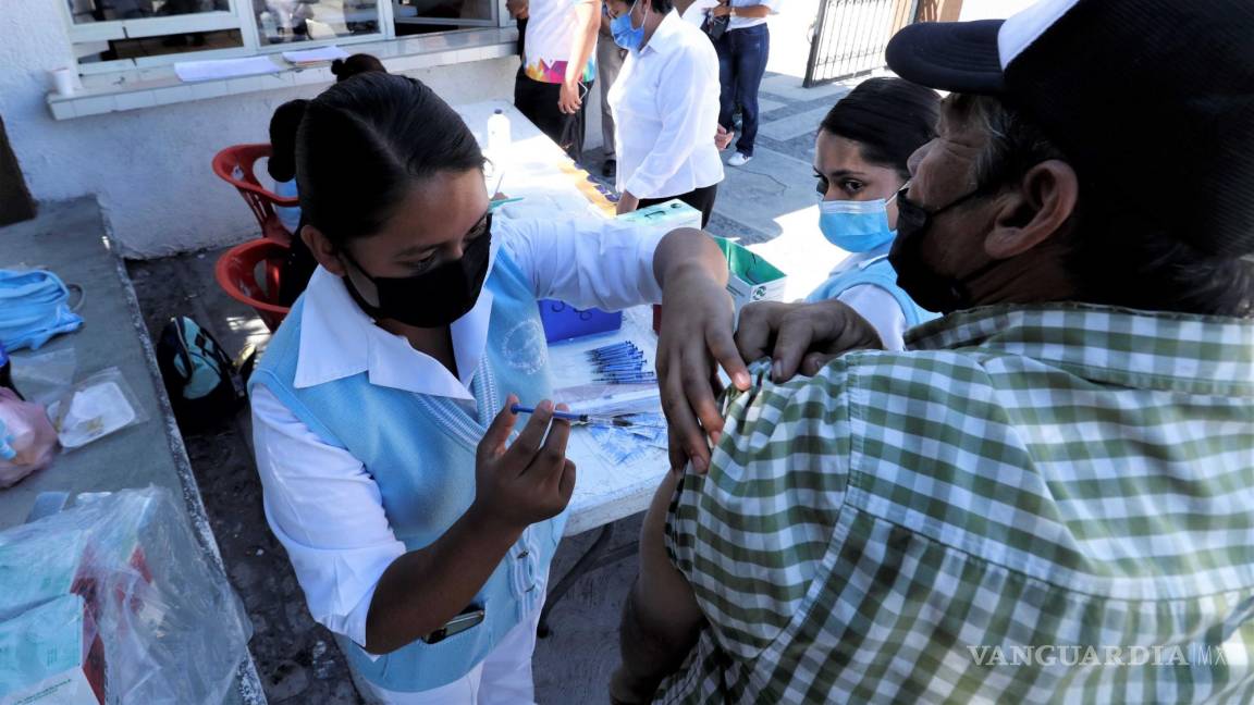 ‘No están caducadas, se vencen el último de este mes’; Exhortan a vacunarse contra el COVID-19 en Saltillo