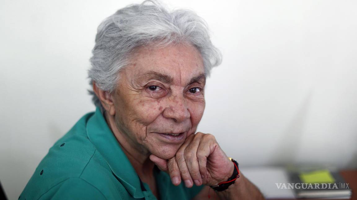 $!La coordinadora general de la Fundación Arcoíris por el respeto a la diversidad sexual, Gloria Careaga durante una entrevista con EFE en Ciudad de México.