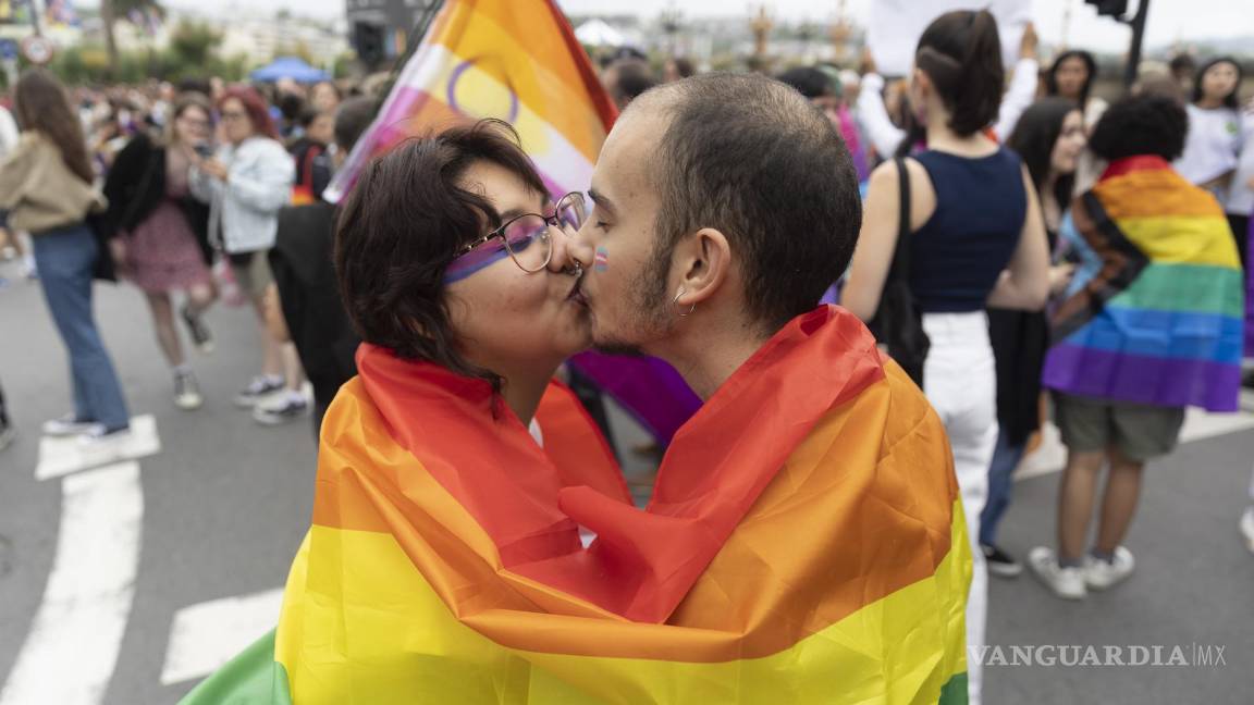 $!Manifestación convocada en San Sebastián con motivo del Día del Orgullo que se desarrolla bajo el lema 'Frente a los discursos de odio, orgullo LGTBIQA+'.