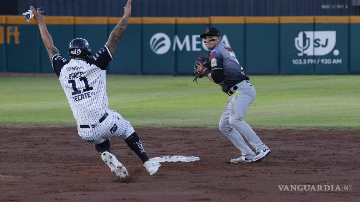 $!La contundencia de la defensiva culichi, fue primordial para que los Fantasmas Grises no pudieran avanzar.