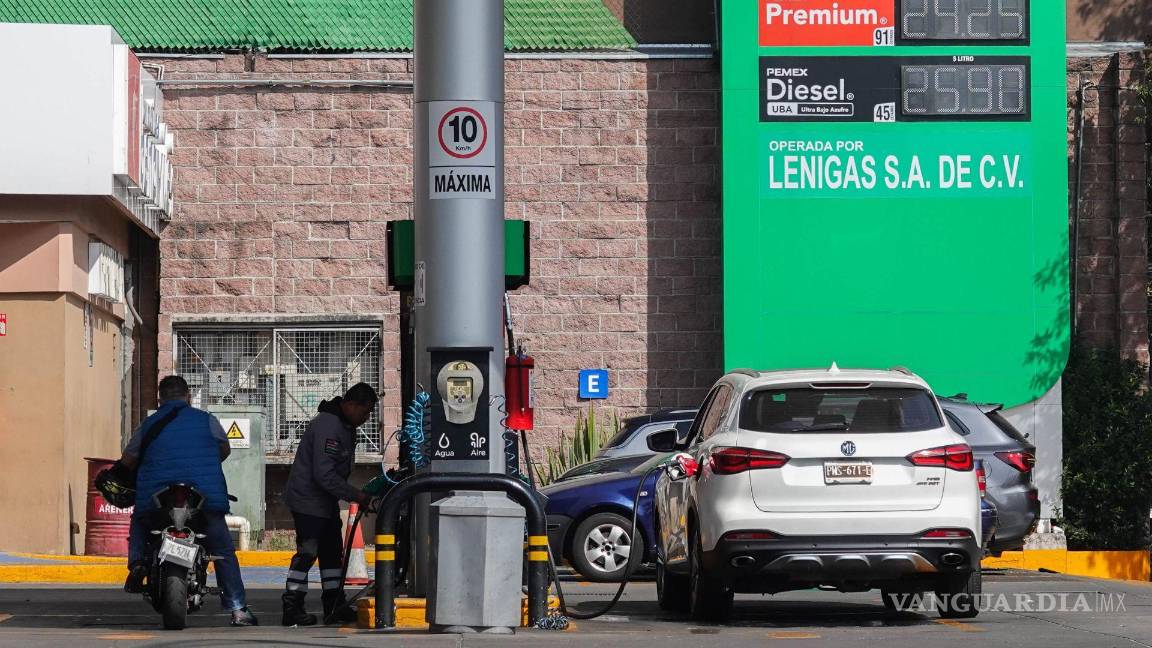 $!La intención de eliminar el pago en efectivo en gasolina y casetas antes de finalizar 2026.