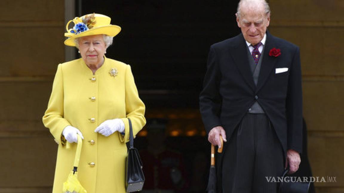La reina Isabel II guardó un minuto de silencio por víctimas de Manchester