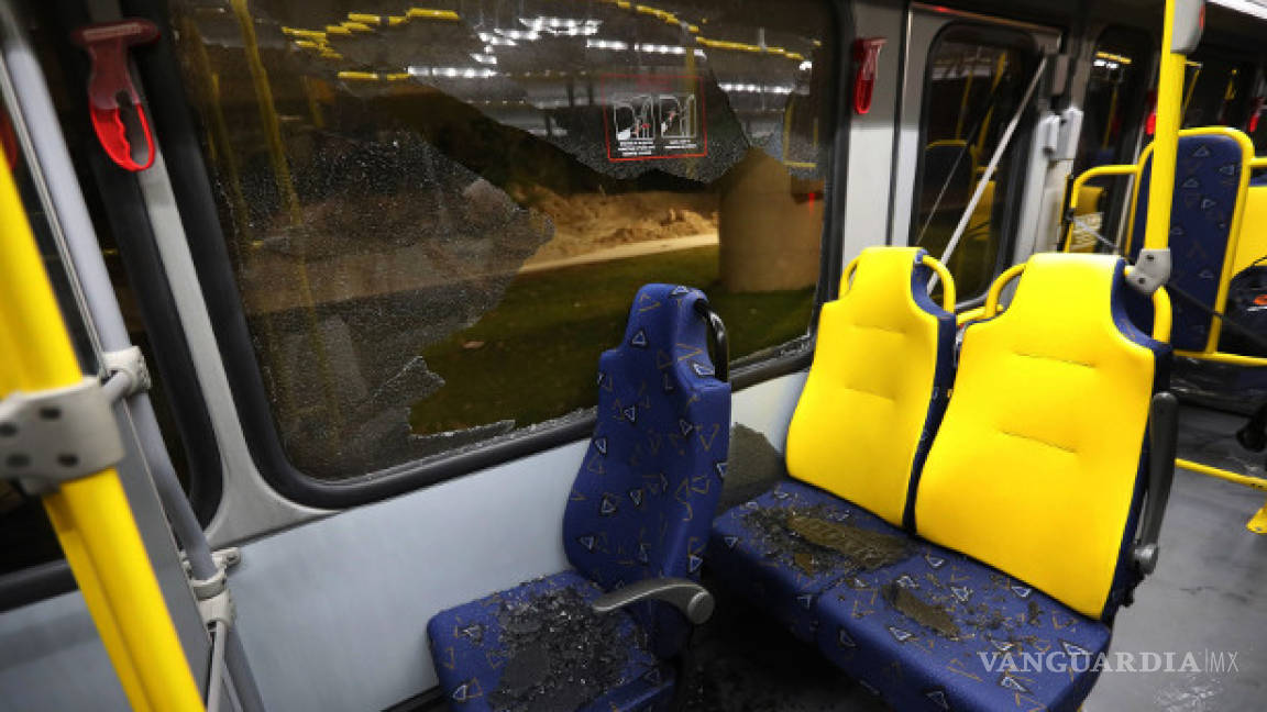 Rompen ventanas de autobús para periodistas de Juegos Olímpicos