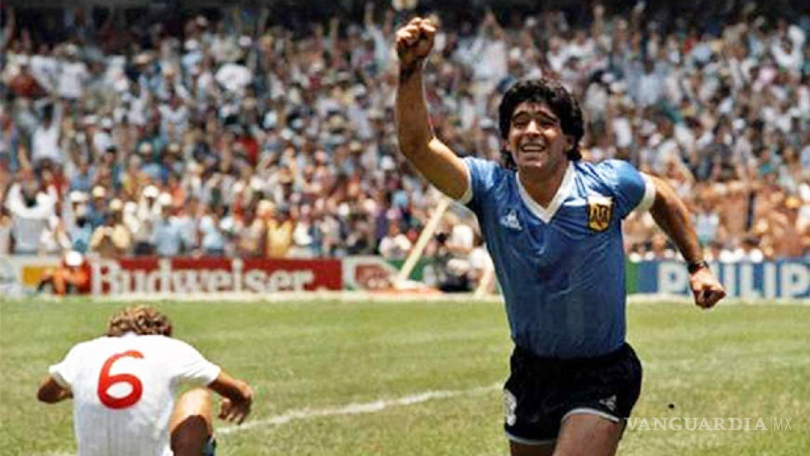 Maradona metió el gol del siglo... ¡con una playera comprada en Tepito!