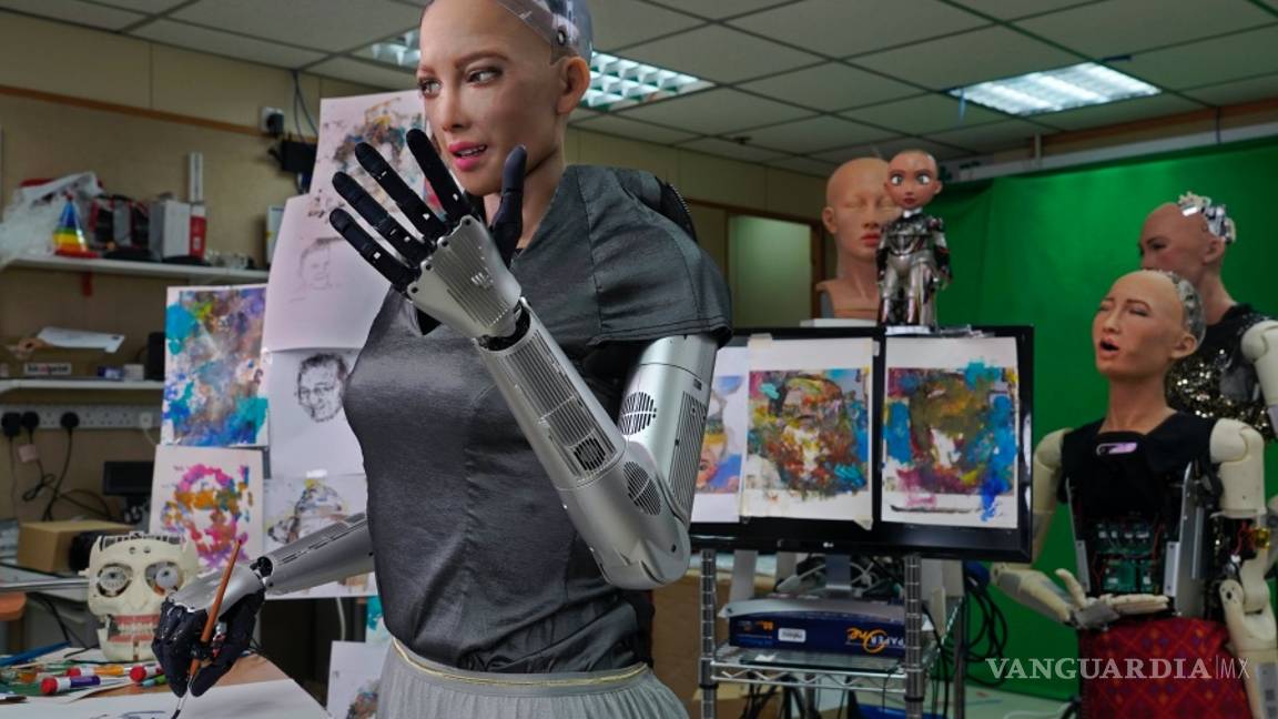 $!Sophia, un robot, vende una pieza de arte creada por por ella por más de 688 mil dólares