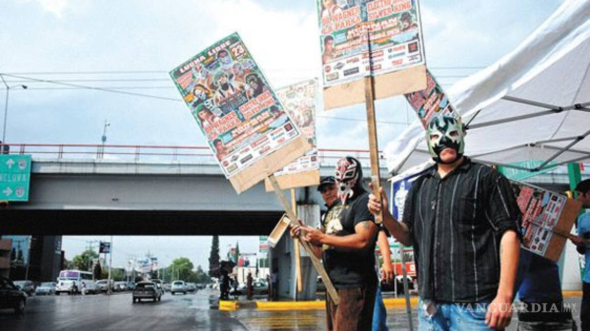 Luchadores toman las calles en Saltillo