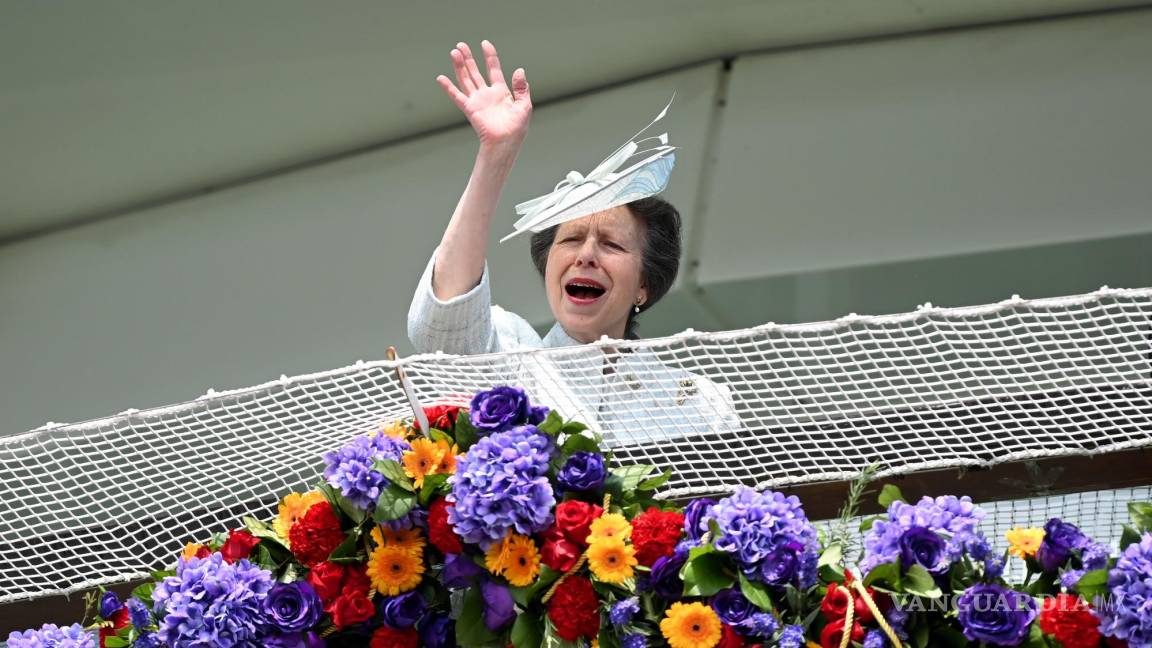 $!La princesa Ana de Gran Bretaña en el hipódromo de Epsom Downs durante el Derby Day en Londres.