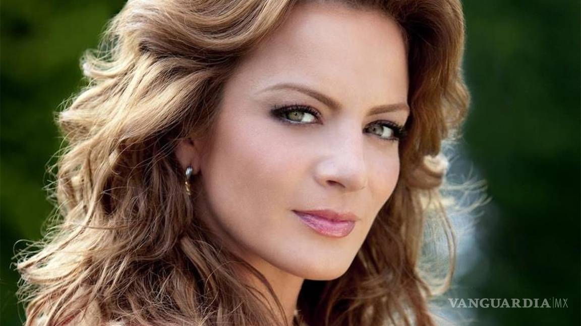 Silvia Navarro supliría a Lucero en el Teletón