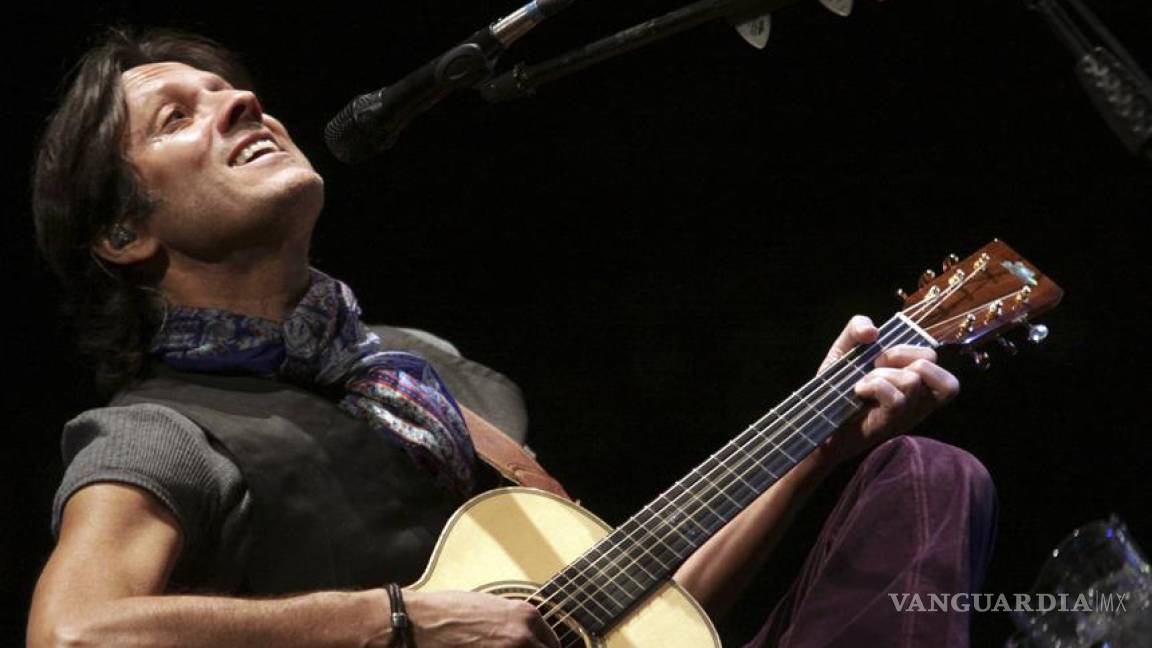 Homenajean a Hernaldo Zúñiga por sus 42 años en la música