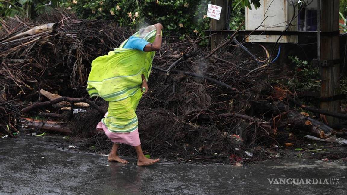 $!Super ciclón Amphan arrasa y destroza todo lo que se interpone en su paso por la India y Bangladesh (fotos)