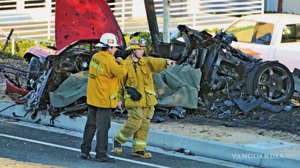 Porsche de Paul Walker circulaba a 160 Km/h antes del impacto