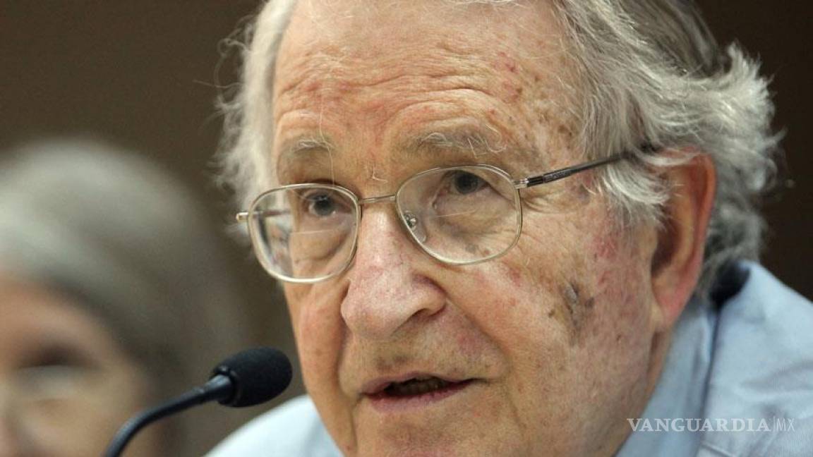 Se están aplicando reformas suicidas en México: Chomsky
