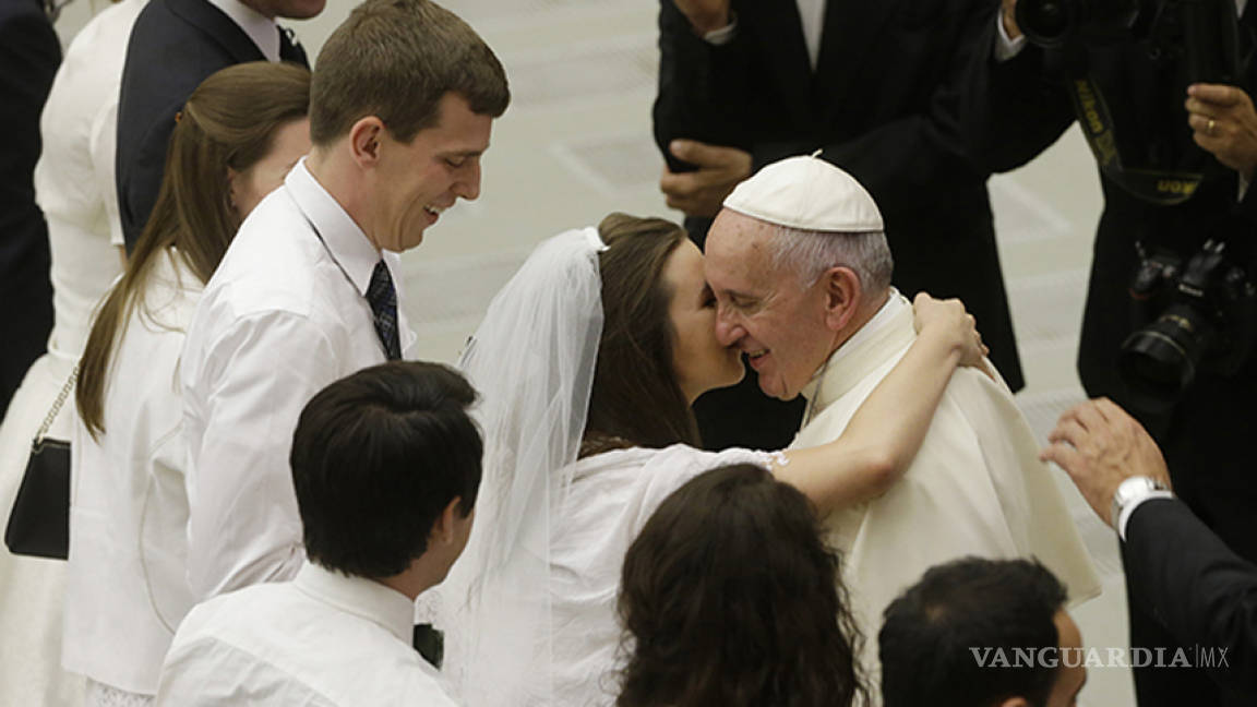 El Papa tiende la mano a divorciados vueltos a casar: son parte de la Iglesia