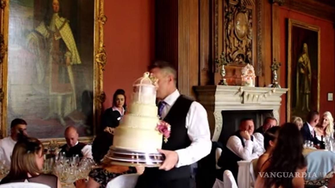 Hace tirar el pastel de bodas en plena fiesta para jugarle broma a su novia (Video)