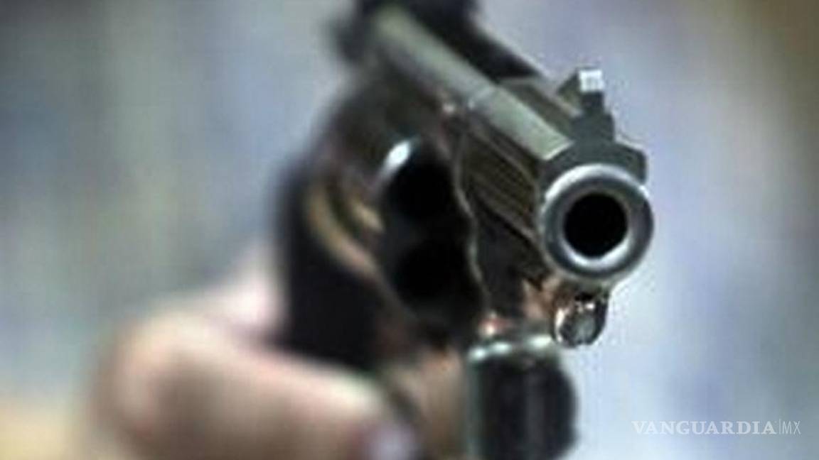 $!Padre de familia amenaza con pistola a profesor del Colegio Americano de Saltillo