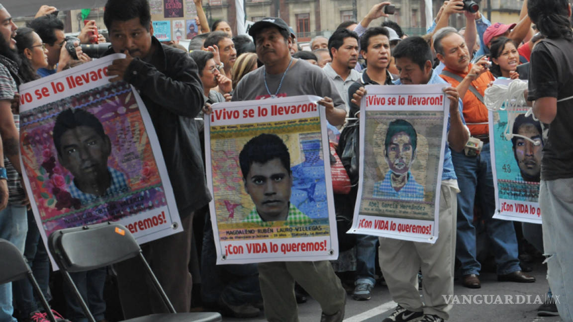 Avanza marcha por Ayotzinapa rumbo al Zócalo