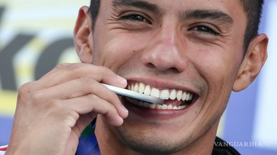 Gana Paredes plata en clavado de altura en Mundial de Natación