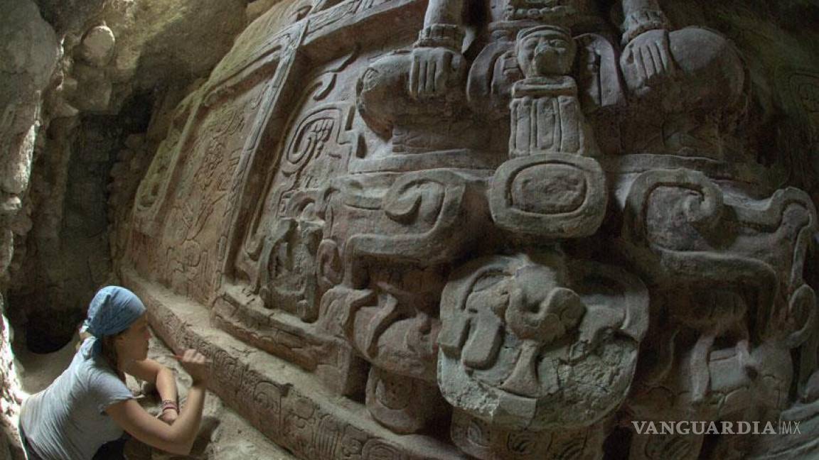 Hallan 'espectacular' muro maya en Guatemala