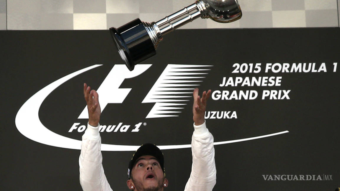 Hamilton gana en Japón y se acerca al título; 'Checo' termina 12