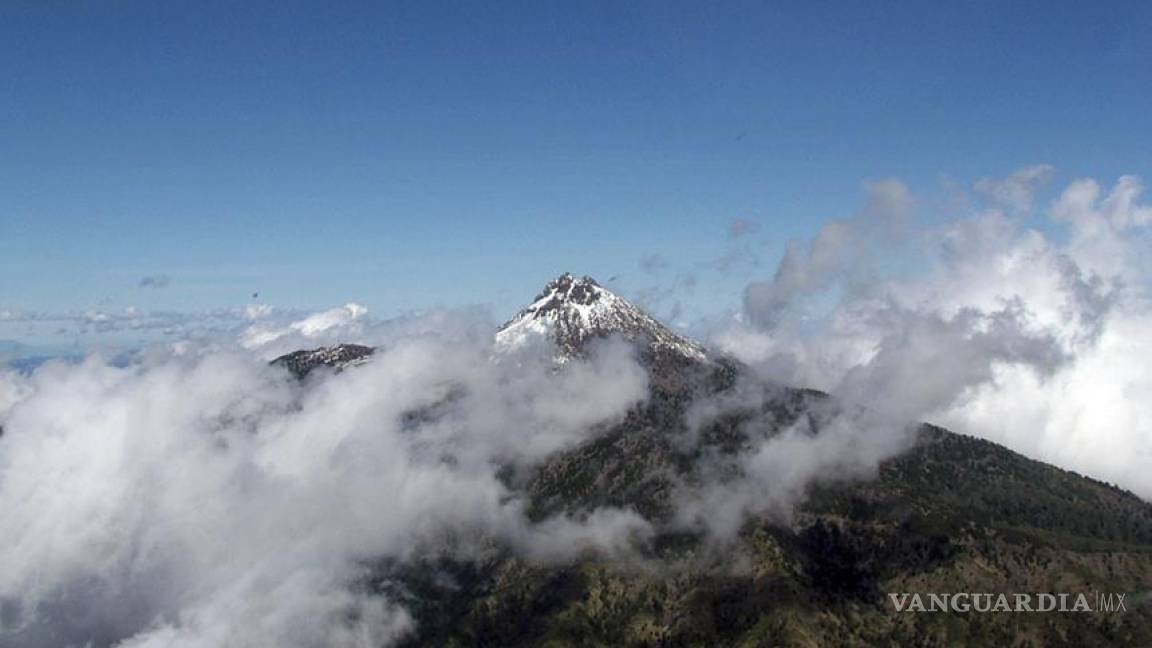 Volcán de Colima mantiene derrumbes y exhalaciones