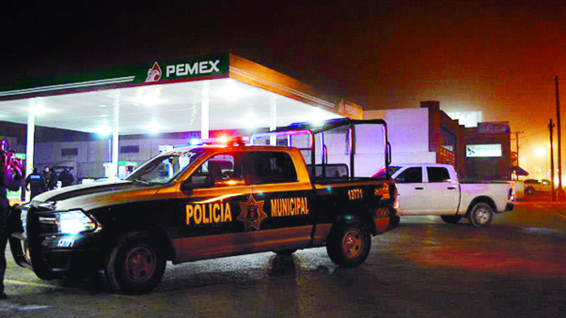Hombres armados asaltan gasolinera en Saltillo